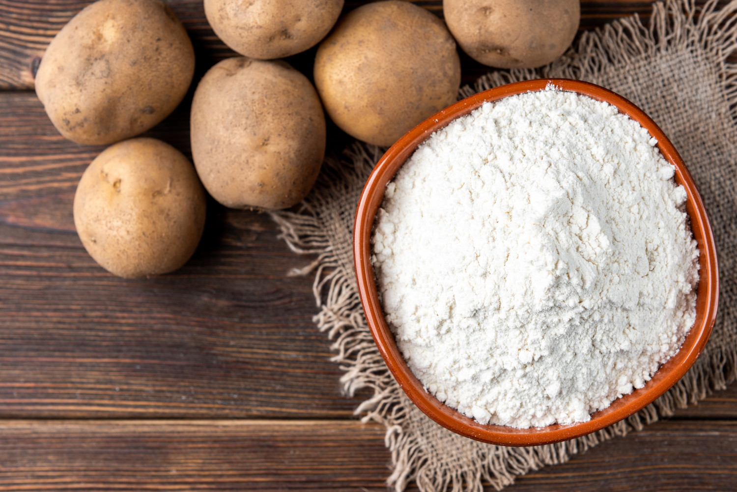 じゃがいもと器に盛られた片栗粉
