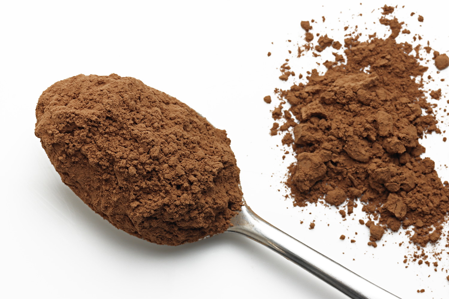 スプーンの上にのせられたココアパウダー