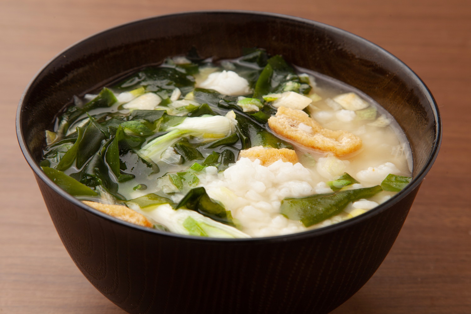 ご飯と味噌汁を合わせて作られたねこまんま