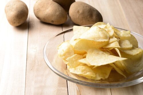 ポテトチップスとジャガイモ