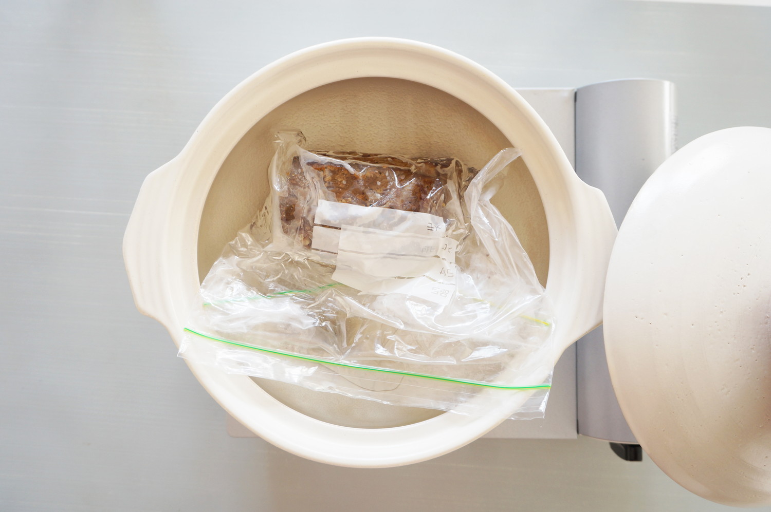 湯せん中のローストビーフ