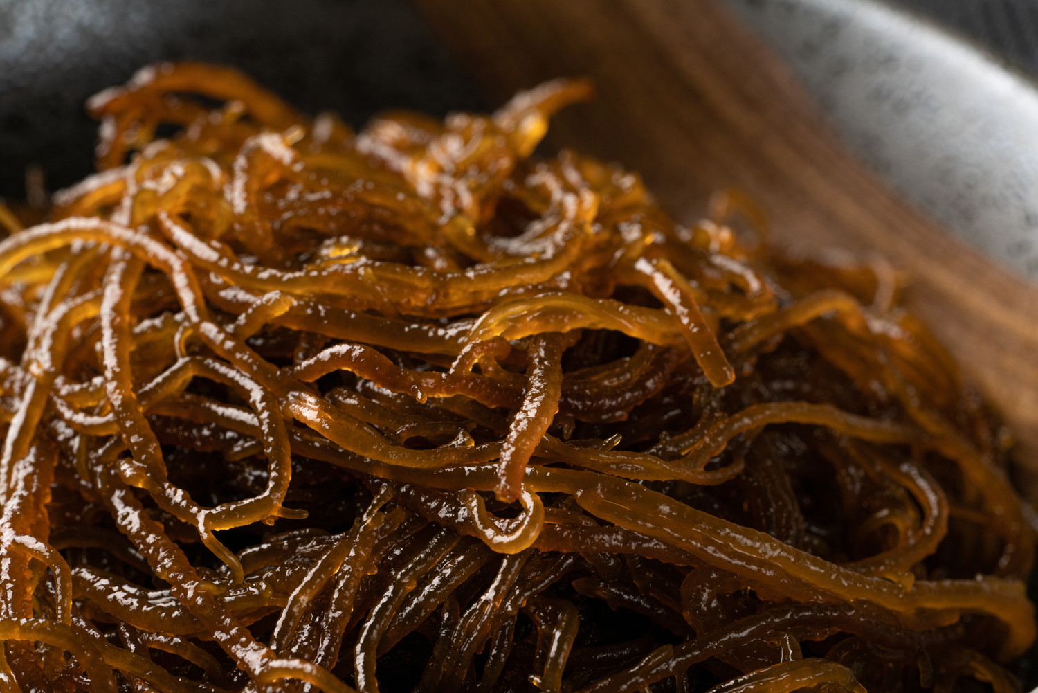 水で戻したもずくのアップ