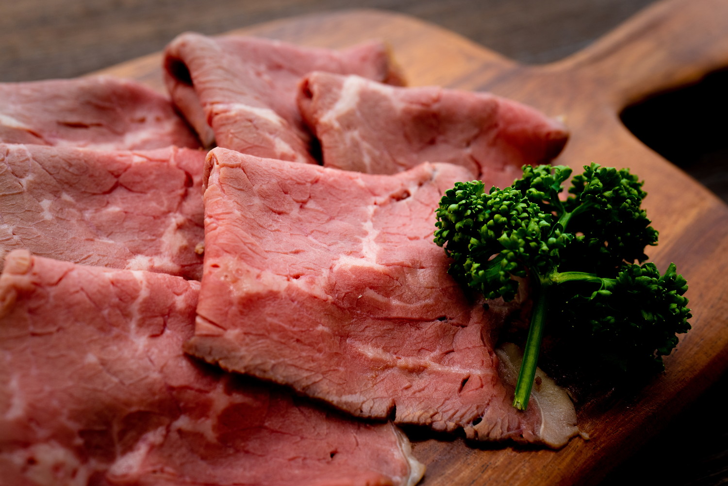 カットされたローストビーフが並んでいる光景