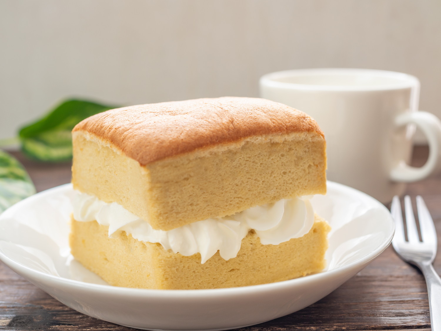 クリームが挟んであるカステラ