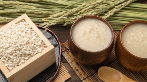 日本の甘酒と米麹と稲穂